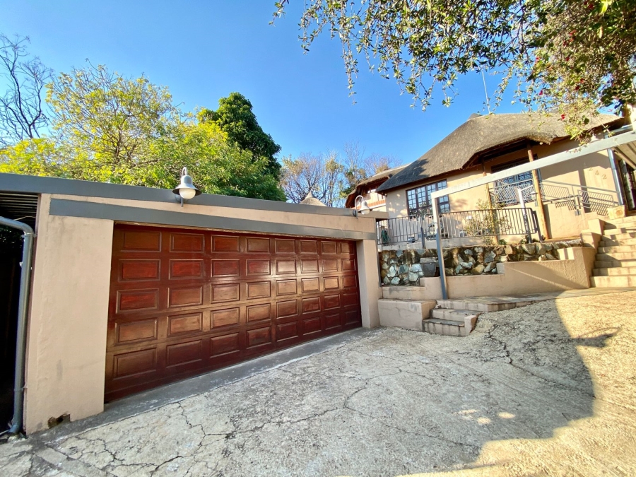 5 Bedroom Property for Sale in Roodekrans Gauteng