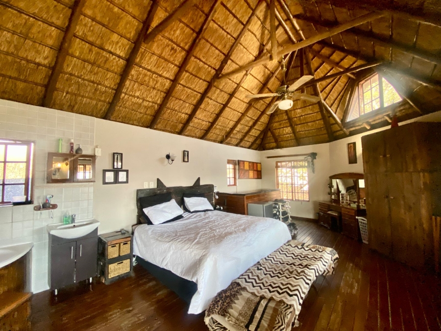 5 Bedroom Property for Sale in Roodekrans Gauteng