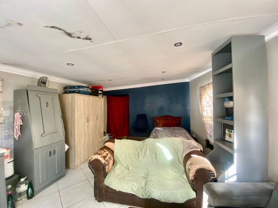 5 Bedroom Property for Sale in Roodekrans Gauteng