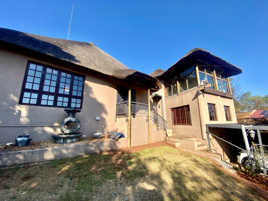 5 Bedroom Property for Sale in Roodekrans Gauteng