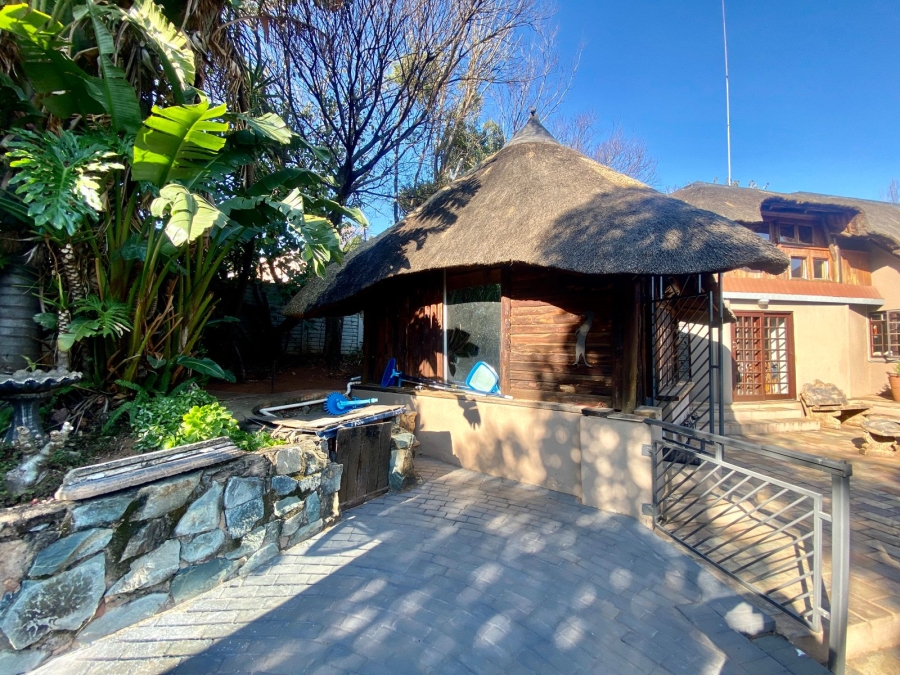 5 Bedroom Property for Sale in Roodekrans Gauteng