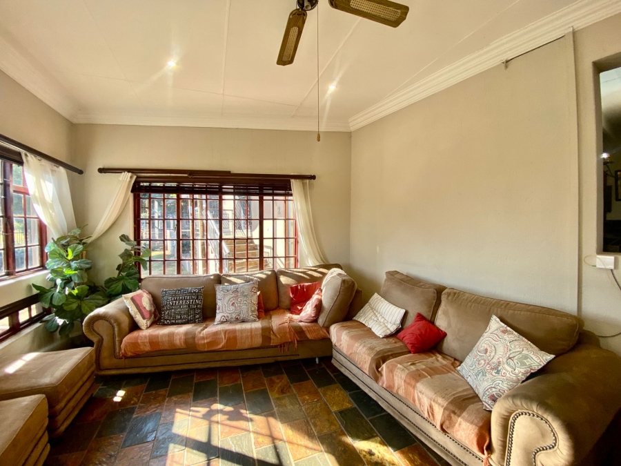 5 Bedroom Property for Sale in Roodekrans Gauteng