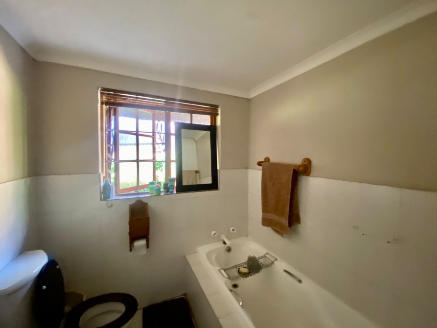 5 Bedroom Property for Sale in Roodekrans Gauteng