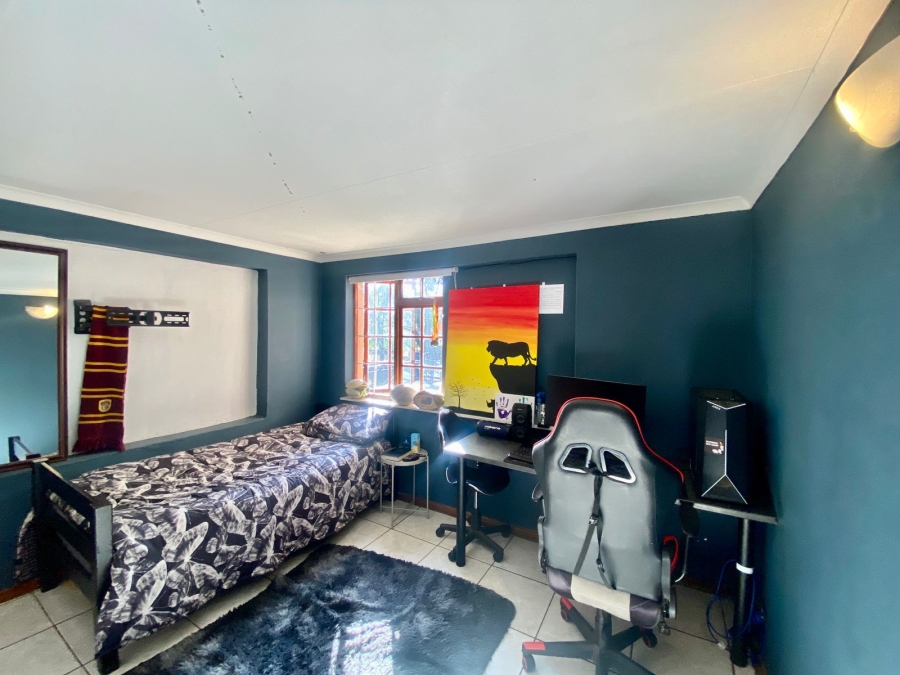 5 Bedroom Property for Sale in Roodekrans Gauteng