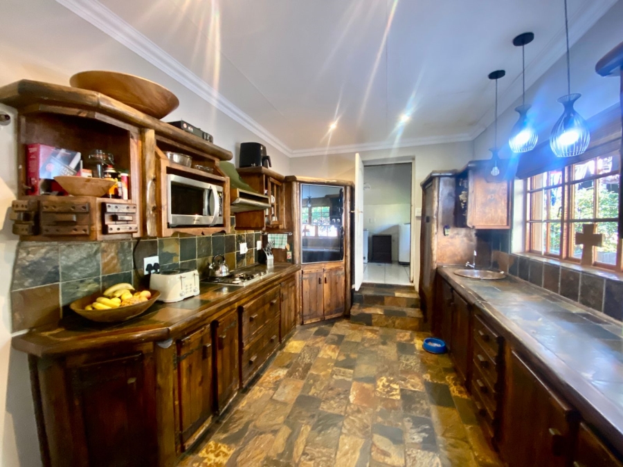 5 Bedroom Property for Sale in Roodekrans Gauteng