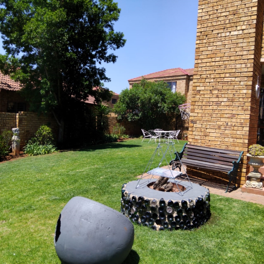 4 Bedroom Property for Sale in Ruimsig Gauteng