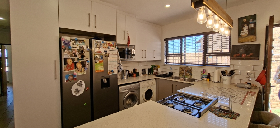 3 Bedroom Property for Sale in Noordheuwel Gauteng