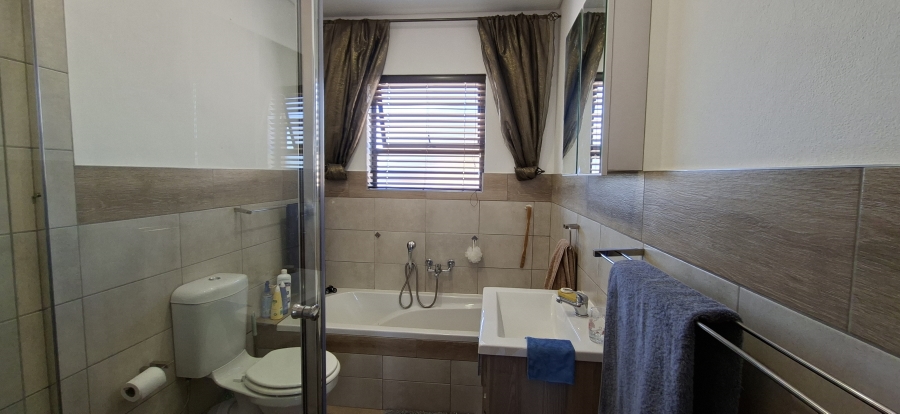 3 Bedroom Property for Sale in Noordheuwel Gauteng