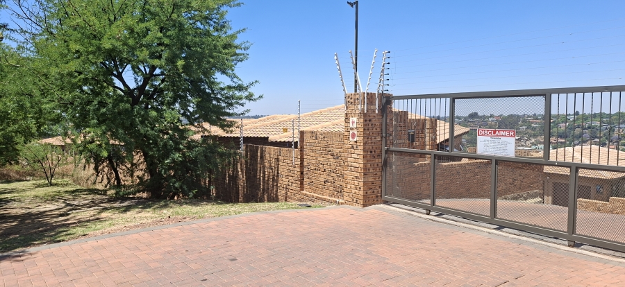 3 Bedroom Property for Sale in Noordheuwel Gauteng