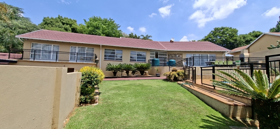 5 Bedroom Property for Sale in Noordheuwel Gauteng