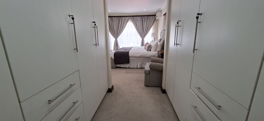 5 Bedroom Property for Sale in Noordheuwel Gauteng