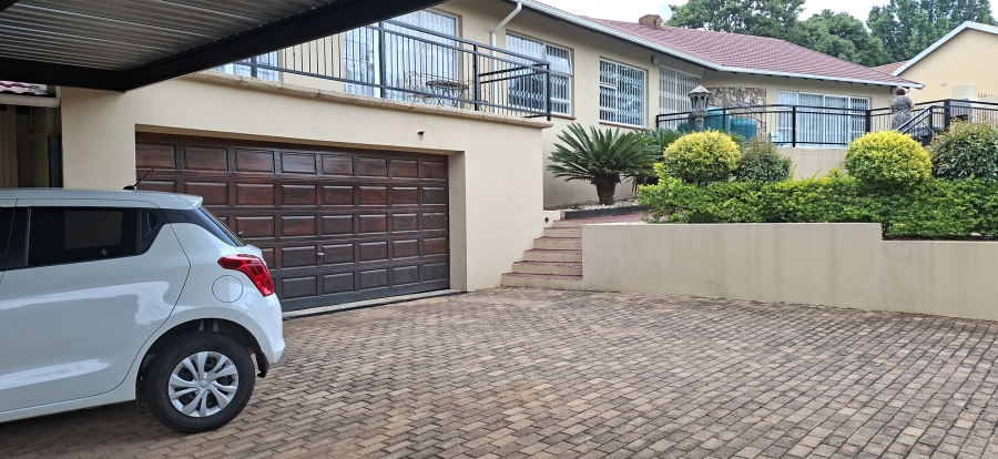 5 Bedroom Property for Sale in Noordheuwel Gauteng