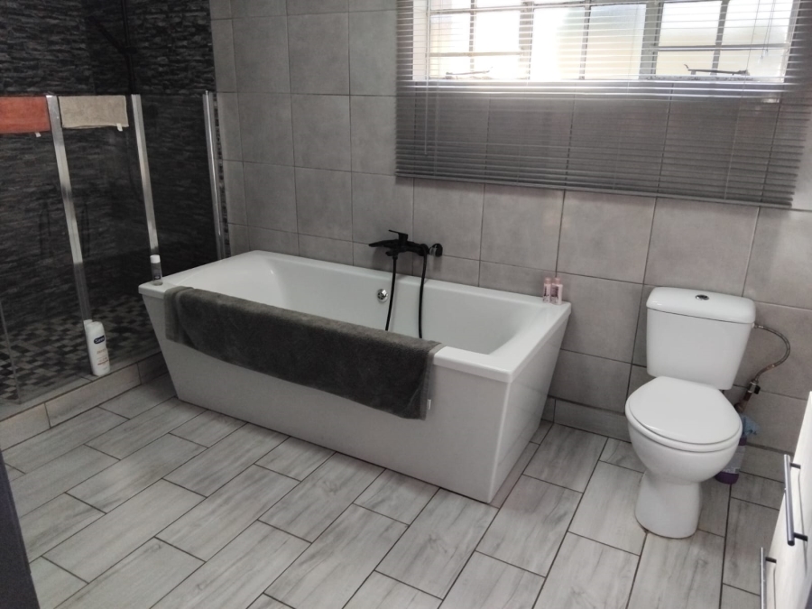 3 Bedroom Property for Sale in Greenhills Gauteng
