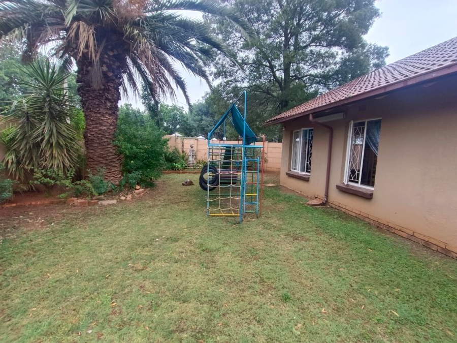 4 Bedroom Property for Sale in Helikonpark Gauteng