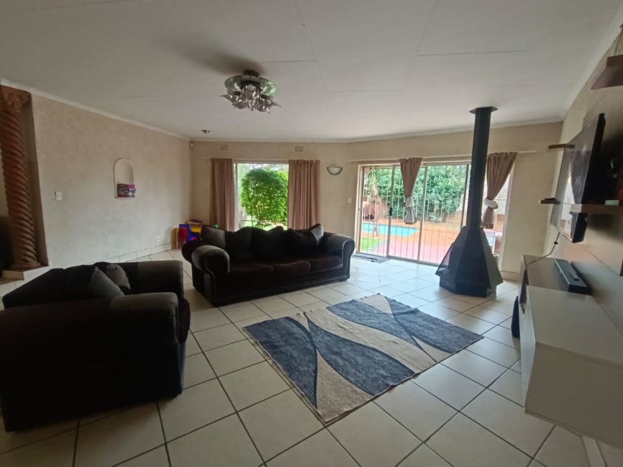 4 Bedroom Property for Sale in Helikonpark Gauteng