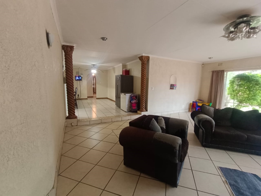 4 Bedroom Property for Sale in Helikonpark Gauteng