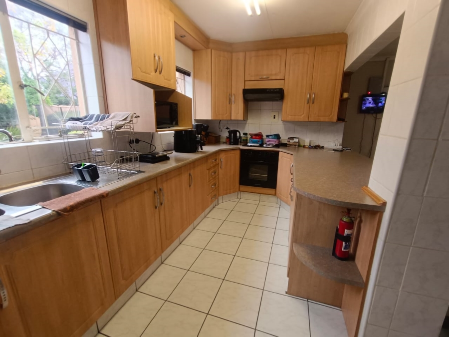 4 Bedroom Property for Sale in Helikonpark Gauteng