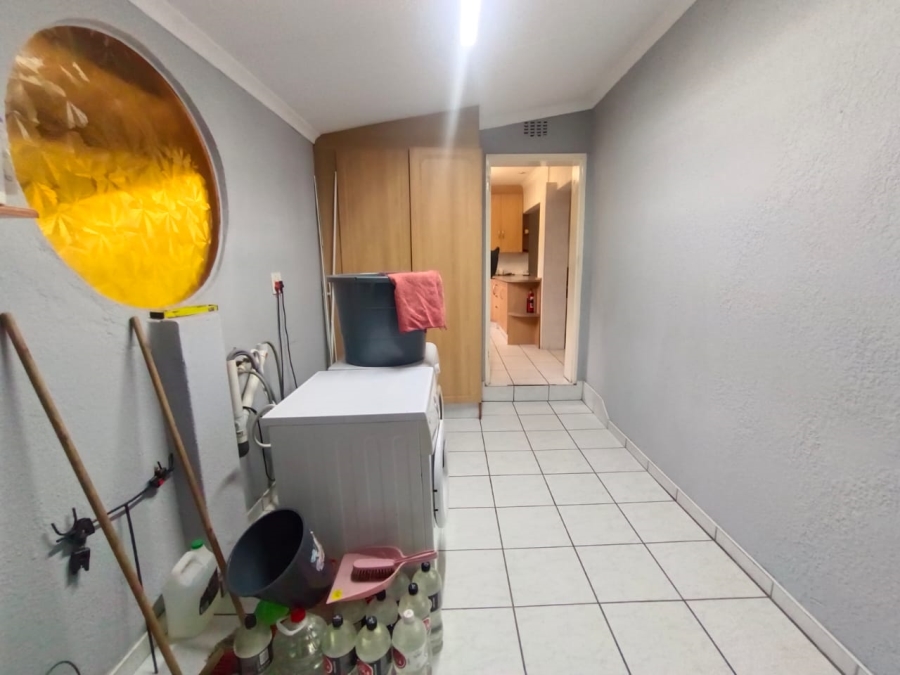 4 Bedroom Property for Sale in Helikonpark Gauteng