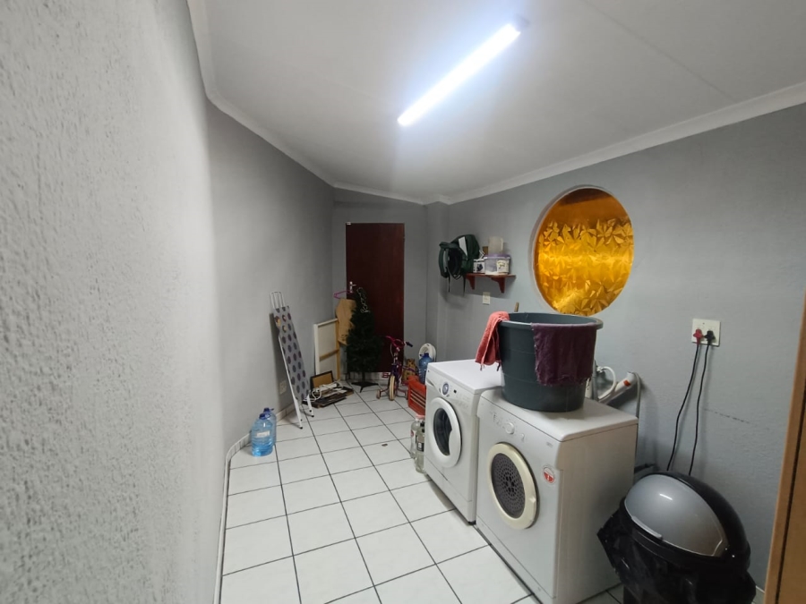 4 Bedroom Property for Sale in Helikonpark Gauteng