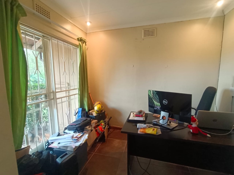 4 Bedroom Property for Sale in Helikonpark Gauteng