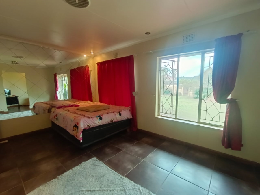 4 Bedroom Property for Sale in Helikonpark Gauteng
