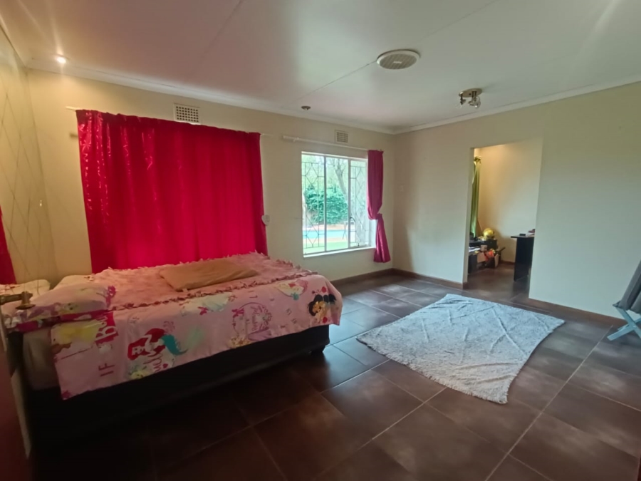 4 Bedroom Property for Sale in Helikonpark Gauteng
