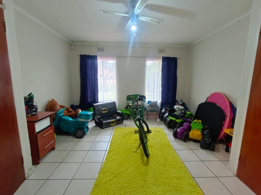 4 Bedroom Property for Sale in Helikonpark Gauteng