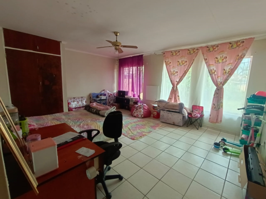 4 Bedroom Property for Sale in Helikonpark Gauteng