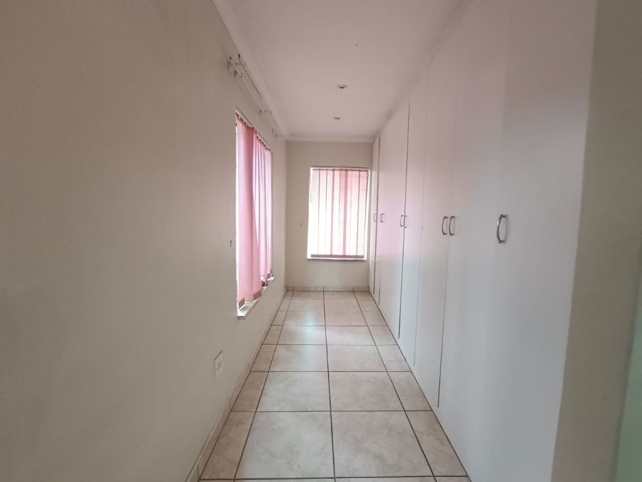 4 Bedroom Property for Sale in Helikonpark Gauteng