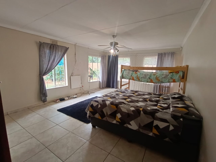 4 Bedroom Property for Sale in Helikonpark Gauteng