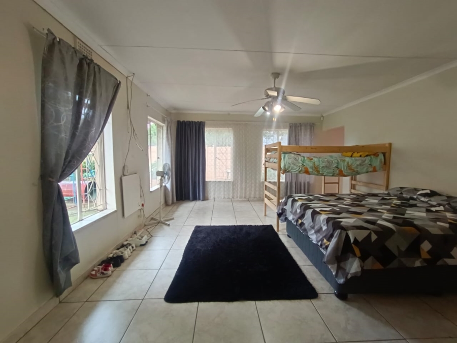 4 Bedroom Property for Sale in Helikonpark Gauteng