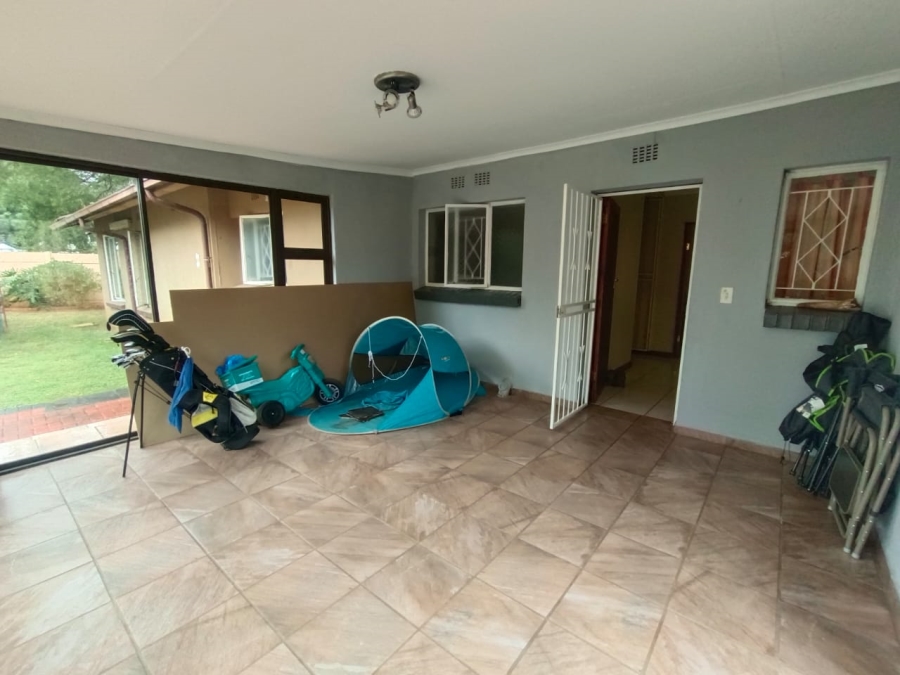 4 Bedroom Property for Sale in Helikonpark Gauteng