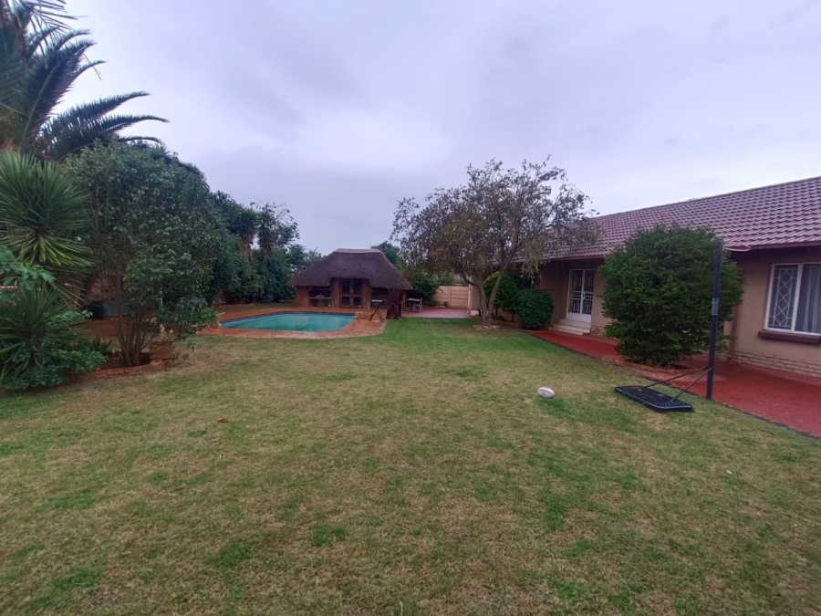 4 Bedroom Property for Sale in Helikonpark Gauteng