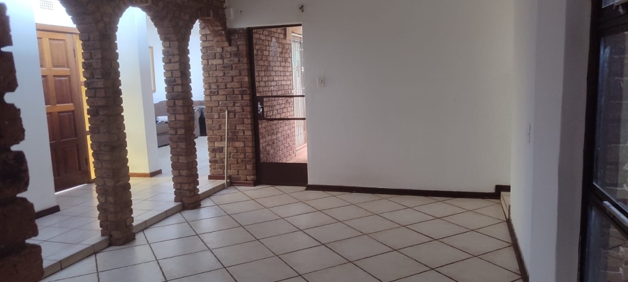 4 Bedroom Property for Sale in Wilro Park Gauteng