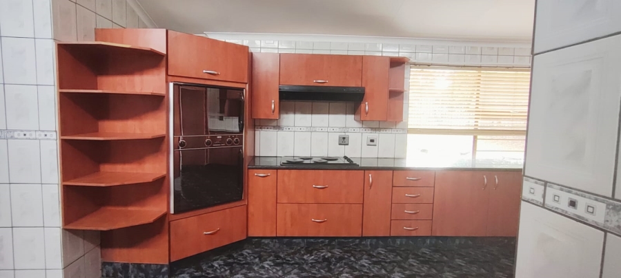 4 Bedroom Property for Sale in Wilro Park Gauteng