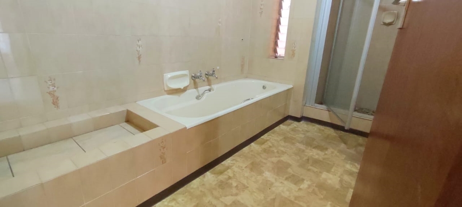 4 Bedroom Property for Sale in Wilro Park Gauteng