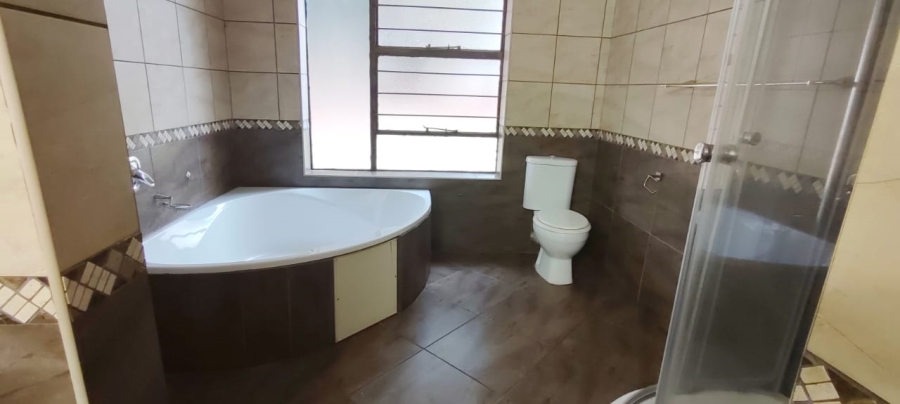 4 Bedroom Property for Sale in Wilro Park Gauteng