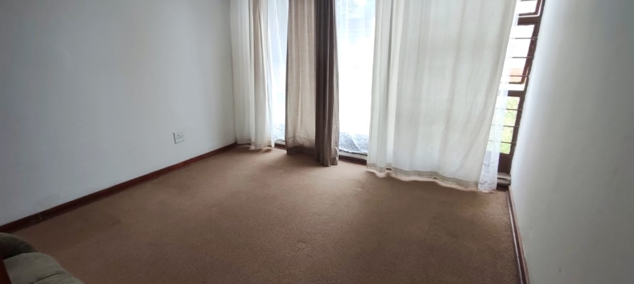 4 Bedroom Property for Sale in Wilro Park Gauteng