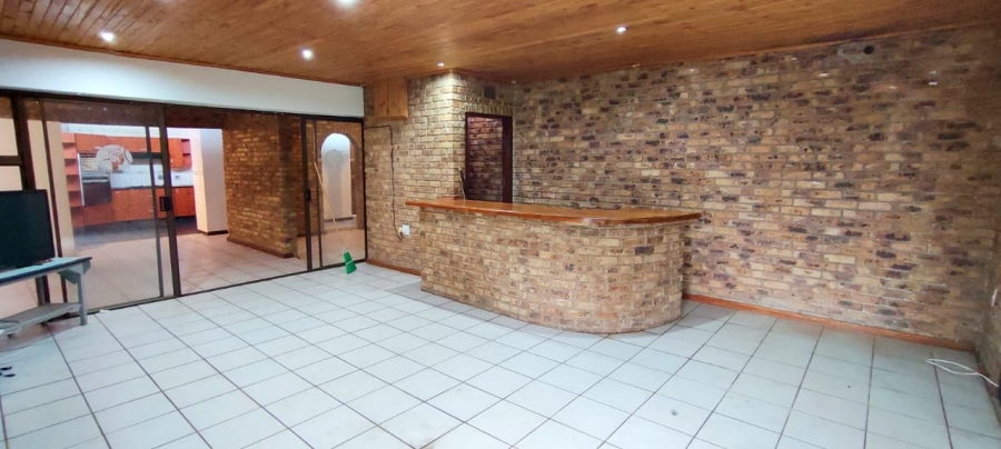 4 Bedroom Property for Sale in Wilro Park Gauteng
