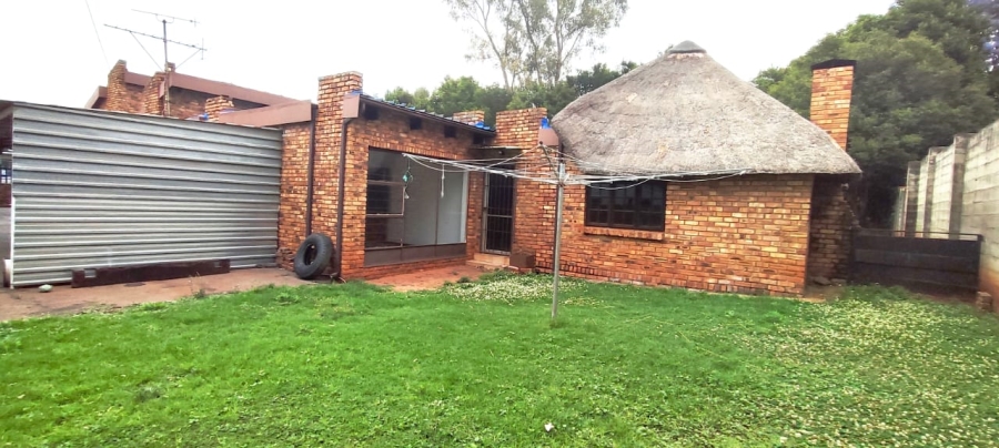 4 Bedroom Property for Sale in Wilro Park Gauteng