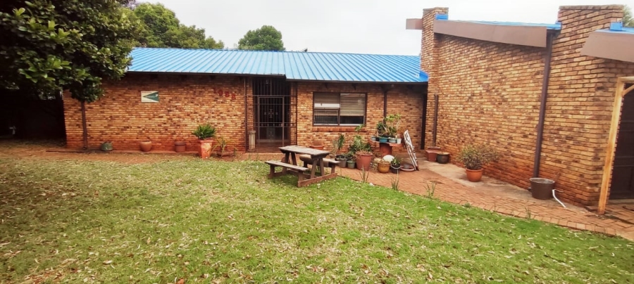 4 Bedroom Property for Sale in Wilro Park Gauteng