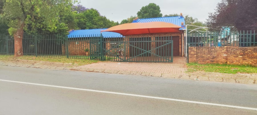4 Bedroom Property for Sale in Wilro Park Gauteng