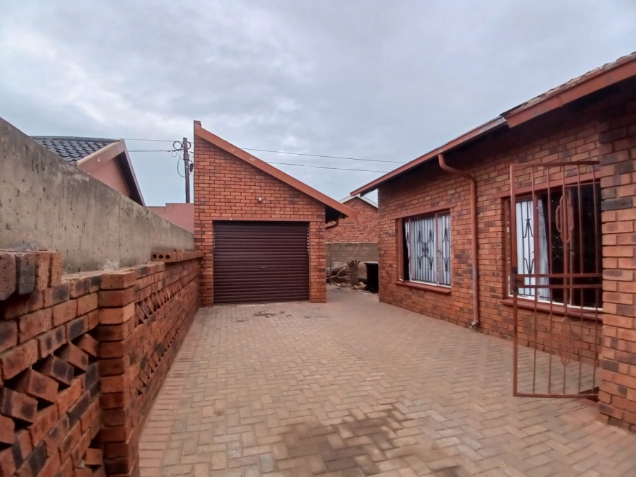 3 Bedroom Property for Sale in Protea Glen Gauteng