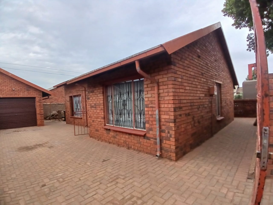 3 Bedroom Property for Sale in Protea Glen Gauteng
