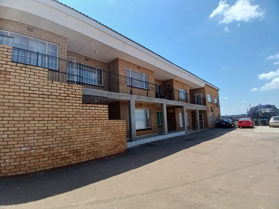 2 Bedroom Property for Sale in Luipaardsvlei Gauteng