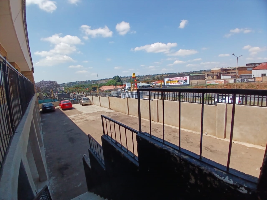 2 Bedroom Property for Sale in Luipaardsvlei Gauteng