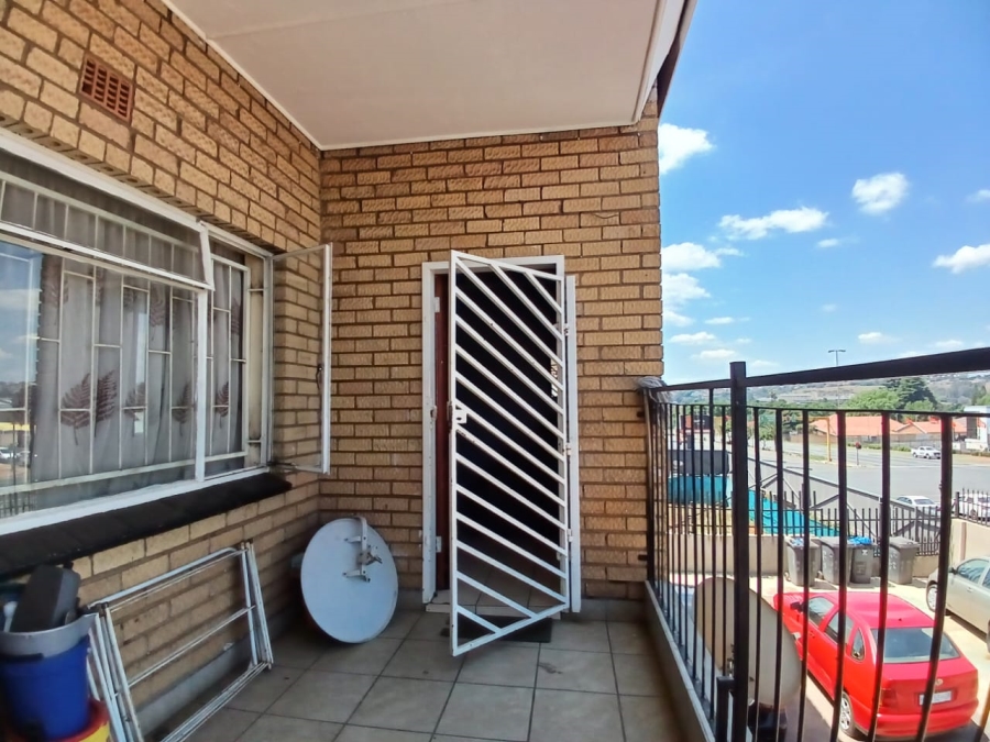 2 Bedroom Property for Sale in Luipaardsvlei Gauteng