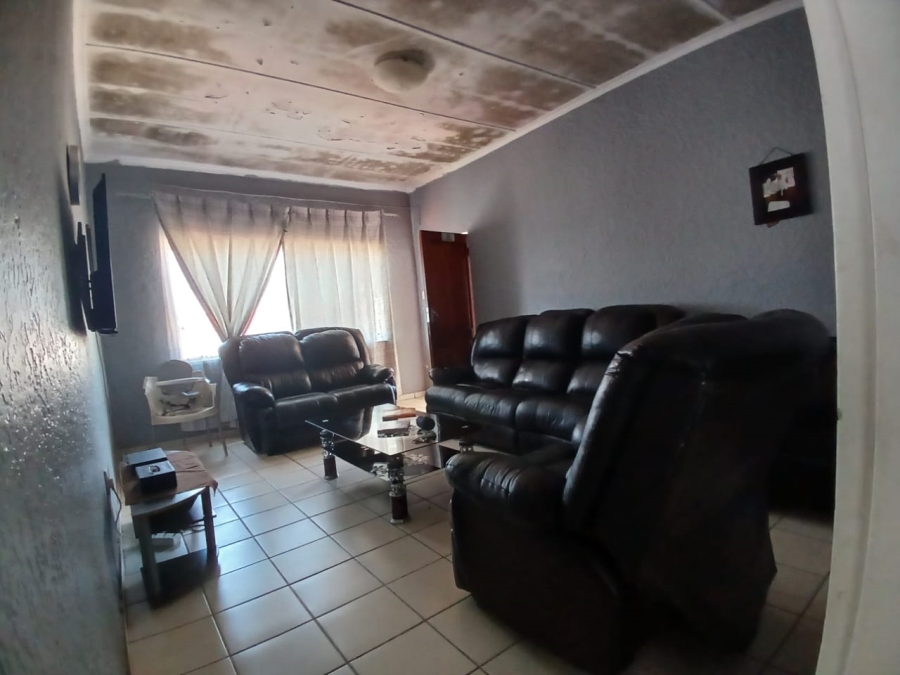 2 Bedroom Property for Sale in Luipaardsvlei Gauteng