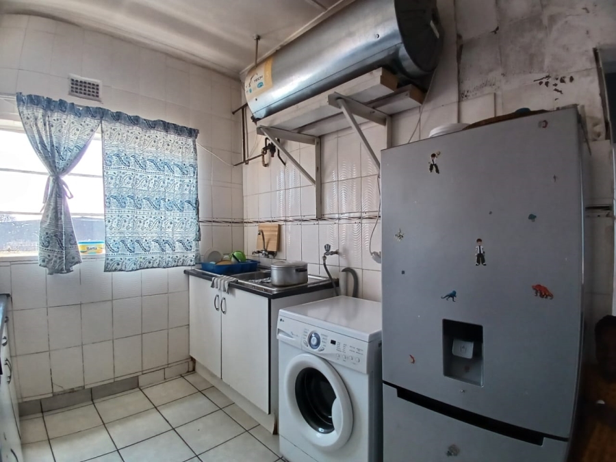 2 Bedroom Property for Sale in Luipaardsvlei Gauteng