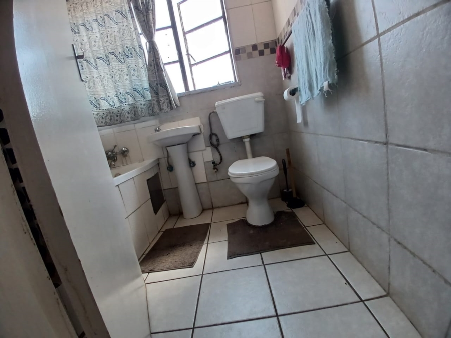 2 Bedroom Property for Sale in Luipaardsvlei Gauteng